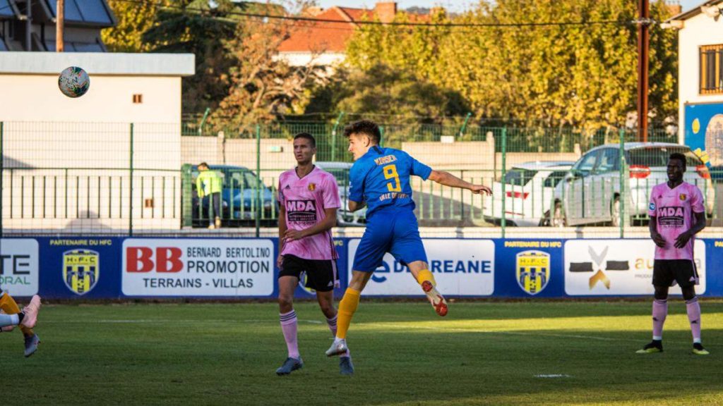 Dynamiser l’attaque, un enjeu de taille pour le jeune n°9 du club, Pierre Kohser. (créd. JRG).